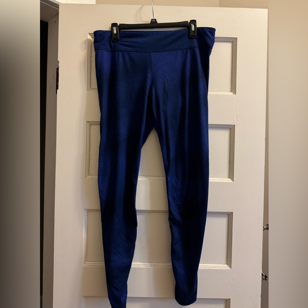 Women’s Under Armour Purple and Black Leggings Size Large